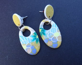 Boucles d'oreilles bleu turquoise et jaune: 4.5 cm (1.77 "), très légères