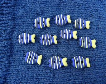 Boutons de couture petits poissons bleus en lots de 8, 1.7 cm