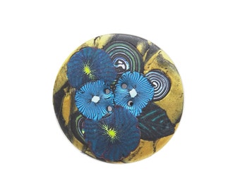 Grand bouton de couture bleu et or, rond 4.3 cm : bouquet composé , fait à la main