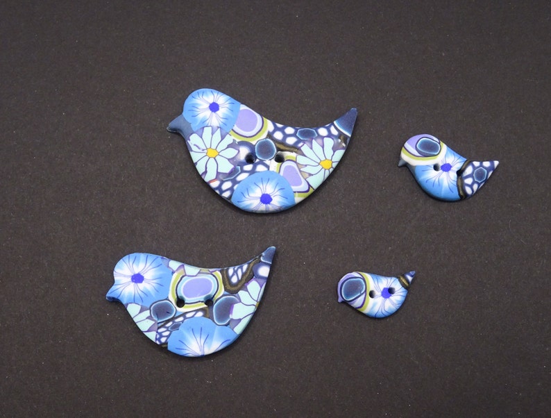 Boutons oiseaux bleu à motifs, 4 dimensions au choix, faits à la main image 2