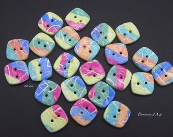 Boutons multicolores carrés 2 cm -peints à la main- lots de 5 ou 6