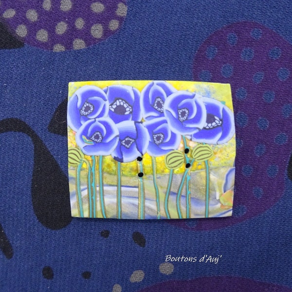 Grand bouton : les coquelicots bleus  5 cm x 4.2 cm