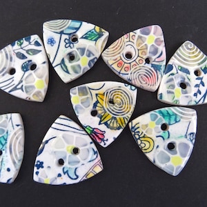 3 cm triangle-shaped sewing buttons with large holes, painted and colored patterns, handmade,