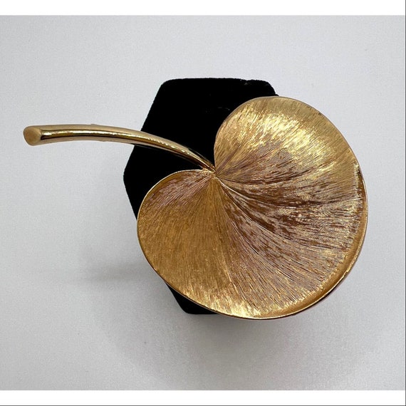 Vintage Pastelli Lily Pad Brooch Brushed Gold Ton… - image 1