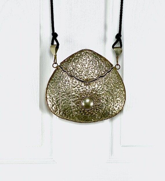 Vintage Gold-tone Hammered Metal Clam Shell Should