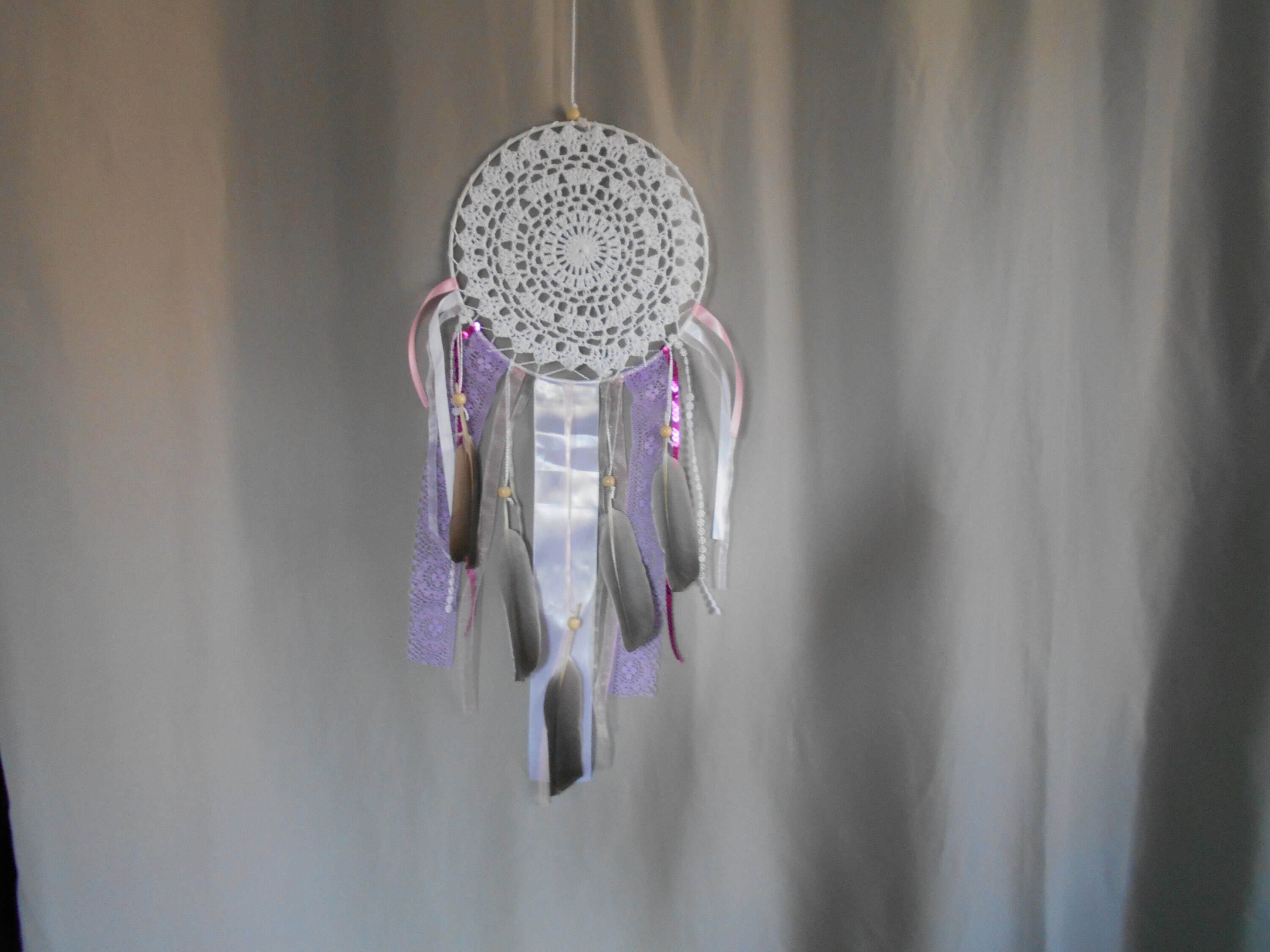 Attrape Rêves , Capteur de Reves, Dreamcatcher, Ton Rose Mauve et Blanc Plumes, Dentelle