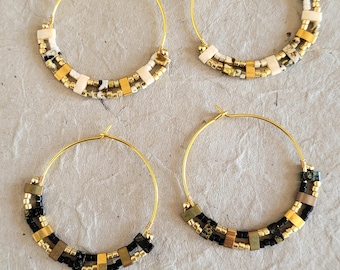 Pendientes de aro Miyuki Tila, perlas negras y beige moteadas, perlas planas cuadradas de color caqui iridiscente, chapadas en oro (24 quilates), regalo para mujer.