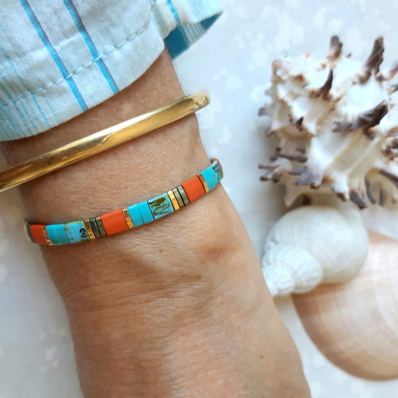 Bracelet en perle Japonais Miyuki Tila corail, turquoise et dorés 24K, bracelet tendance boho bohème, cadeau, macramé ajustable. image 3