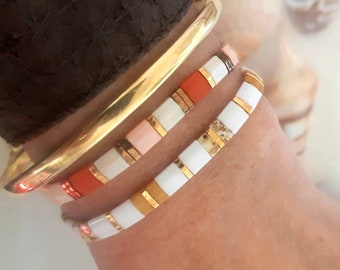 Thin and elegant bracelet in Japanese miyuki beads in coral, white, pale pink, saffron yellow and gold tones (24K), two colors to choose from.