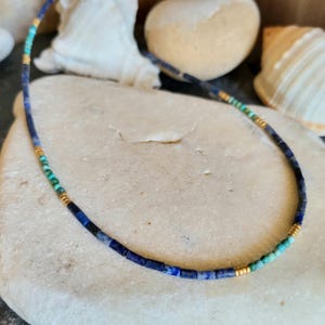 Halsband med lapis lazuli-sten och turkosa eller rosa turmalinpärlor, naturstenar, ädelstenar, 18K guldpläterad