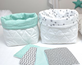 Duo de panières en tissu matelassé, vert d'eau et blanc et étoiles grises