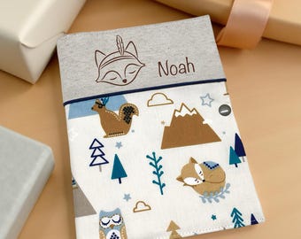 Capa do livro de saúde "Petite Plume" padrão Mountain Fox, personalizada com o primeiro nome