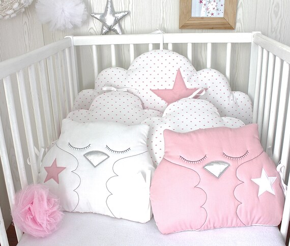 Babybett Turm, reversibel, oder Kind Schlafzimmer Dekoration, 5 Kissen Wolken und Eulen, rosa und weiß Babybett Turm, reversibel, oder Kind Schlafzimmer Dekoration, 5 Kissen Wolken und Eulen, rosa und weiß