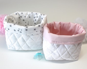 Duo de panières en tissu matelassé, rose, et blanc à étoiles grises