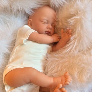 VENTE Royaume-Uni Reborn Baby Doll 19 pouces pour bébé fille ou garçon endormi, peau tachetée réaliste, tétine magnétique adaptée aux enfants image 2