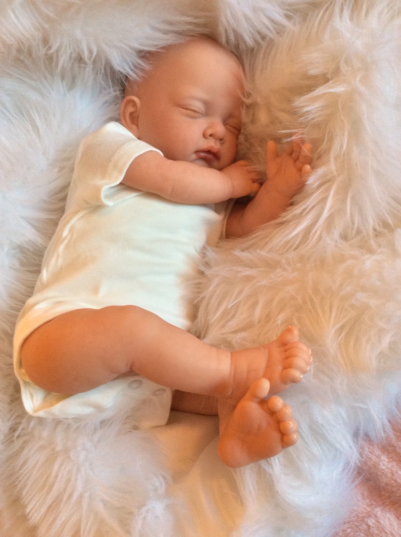 VENTE Royaume-Uni Reborn Baby Doll 19 pouces pour bébé fille ou garçon endormi, peau tachetée réaliste, tétine magnétique adaptée aux enfants image 2