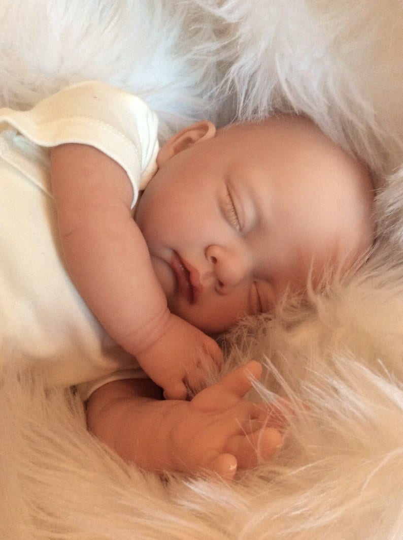 VENTE Royaume-Uni Reborn Baby Doll 19 pouces pour bébé fille ou garçon endormi, peau tachetée réaliste, tétine magnétique adaptée aux enfants image 3