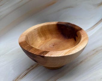 Cuenco decorativo redondo de madera hecho a mano