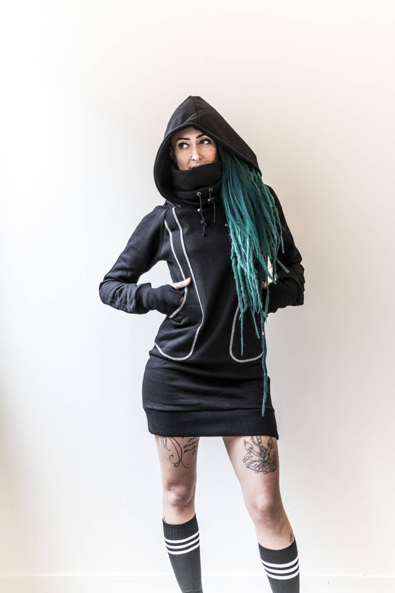 Ensemble Urban Maverick - Sweat graphique & Babouche artisanale jaune