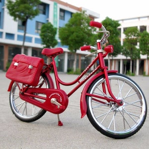 Mini 1/6 Scale Dollhouse Miniature Bike Model for Blyth, Pullip, BJD, OB21 Doll