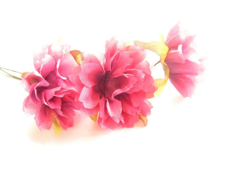 3 oeillets fuchsias soie artificielle 3 cm,fleurs sur tiges,fleurs scrapbooking,fleurs pour couronnes,fleurs artificielles,fleurs cheveux image 2
