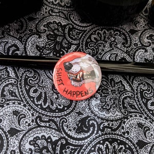 Lobisomem || Vermelho || Mudança Acontece || Emblema de Botão