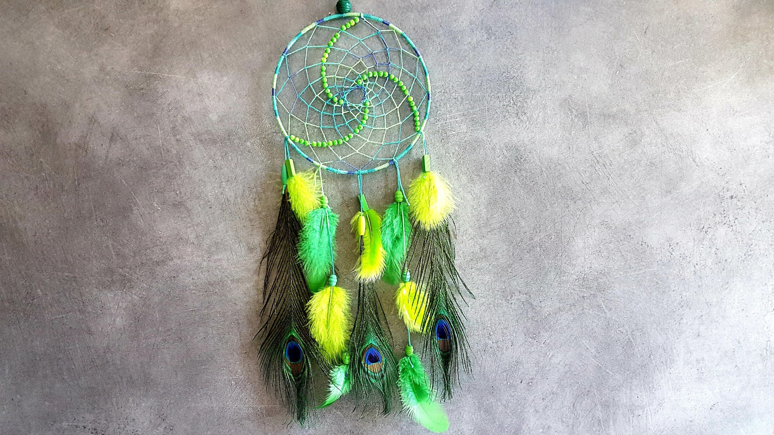 Attrape Rêves, Fait Main, Dreamcatcher, Ton Vert, Plumes de Paon, Décor Mural/Taille Réelle 45 cm