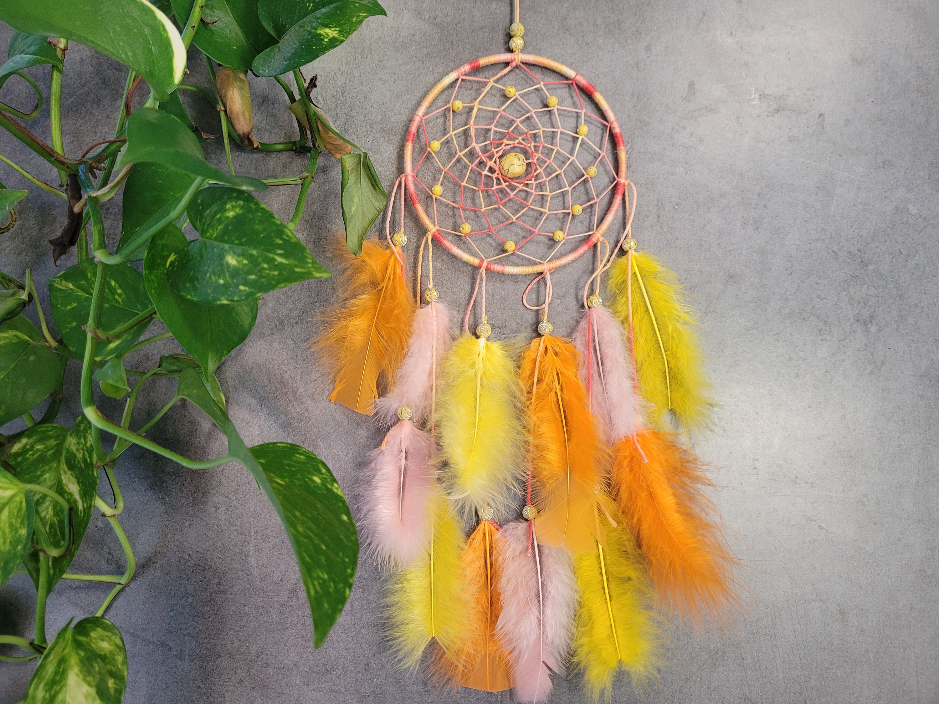 Attrape Rêves, Fait Main, Dreamcatcher, Tons Jaune Orange Rose, Décor Mural/Taille Réelle 40 cm