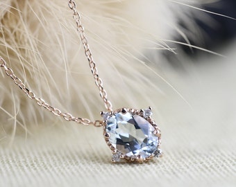 Colgante vintage de aguamarina, diamante blanco y collar de oro macizo