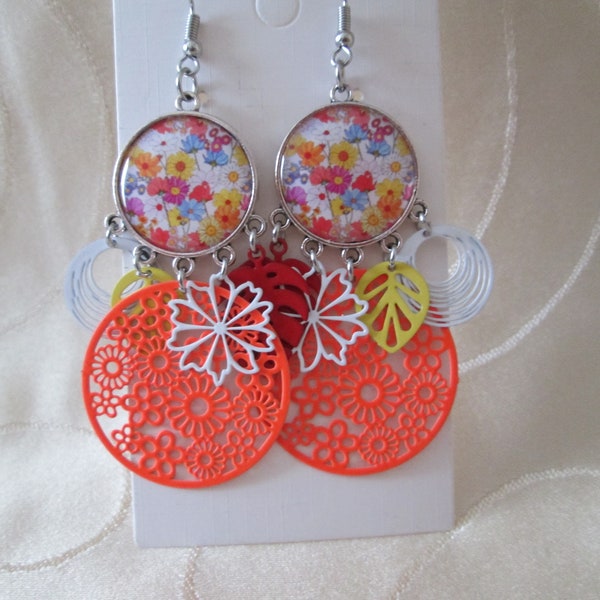 Boucles d'oreilles bohème estampe orange fluo cabochon fleur breloques rouge blanc jaune