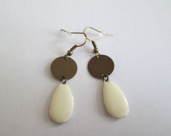 CREAM EARRINGS