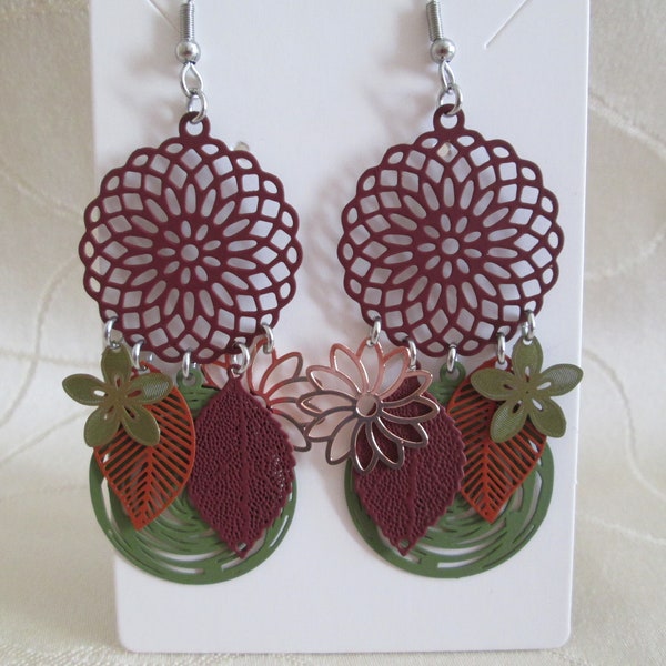 Boucles d'oreilles style bohème estampe bordeaux breloques bordeaux et vert pour femme