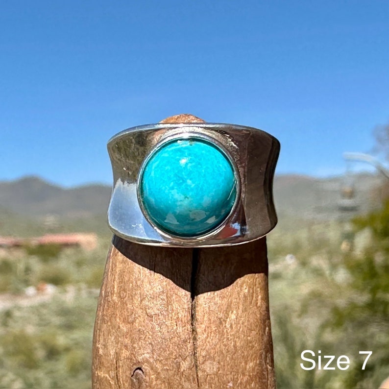 Modern Turquoise Ring with 10mm Kingman Turquoise Gemstone, Sterling Silver Jewelry, 30th Birthday Gift for Friend, Size 7 or 8 image 3