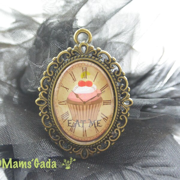 Pendentif Ovale Cabochons verre image cupcake /Alice au pays des merveilles REF:8/02B