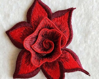 ACD69 - APPLIQUE FLEUR BRODÉE, ton rouge, patch 3D, écusson à coudre, 8 x 8,5 cm, customisation textile, jean, vêtement, accessoire