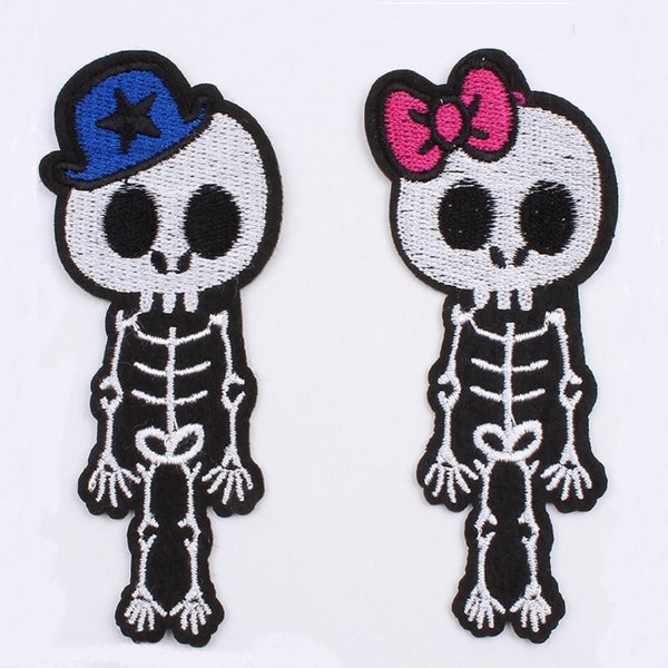 Écusson thermocollant, HALLOWEEN, SQUELETTE fille garçon, Tête de mort, noeud rose, chapeau bleu ** 4,5 x 10 cm ** Applique patch à repasser