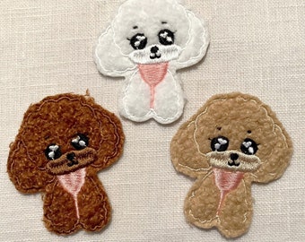 Toppa termoadesiva, POODLE DOG aspetto riccio, bianco, beige, marrone - a tua scelta ** 5,5 x 6 cm ** Applicazione ricamata da stirare