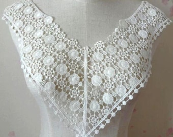 Lace Collar Bib Neckline, CREAM WHITE, Flower Rosette ** 38 x 32 cm ** Sewing Applique - CD189