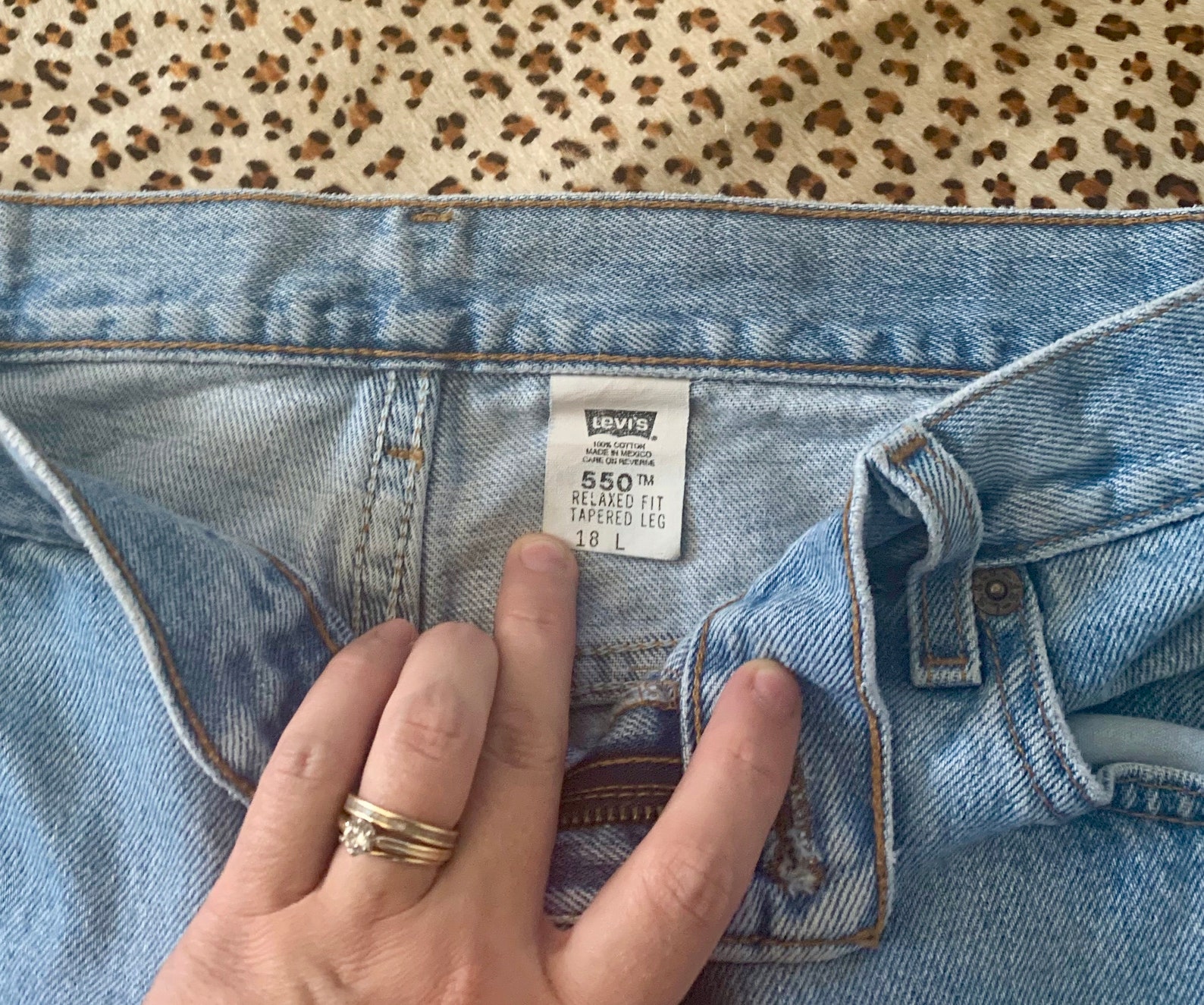 Vintage Levis 550 Relaxed Fit Tapered Leg Size 18 Long Jeans Denim