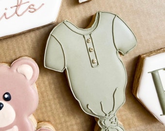 Short Sleeve Knotted Baby Wrap Cookie Cutter