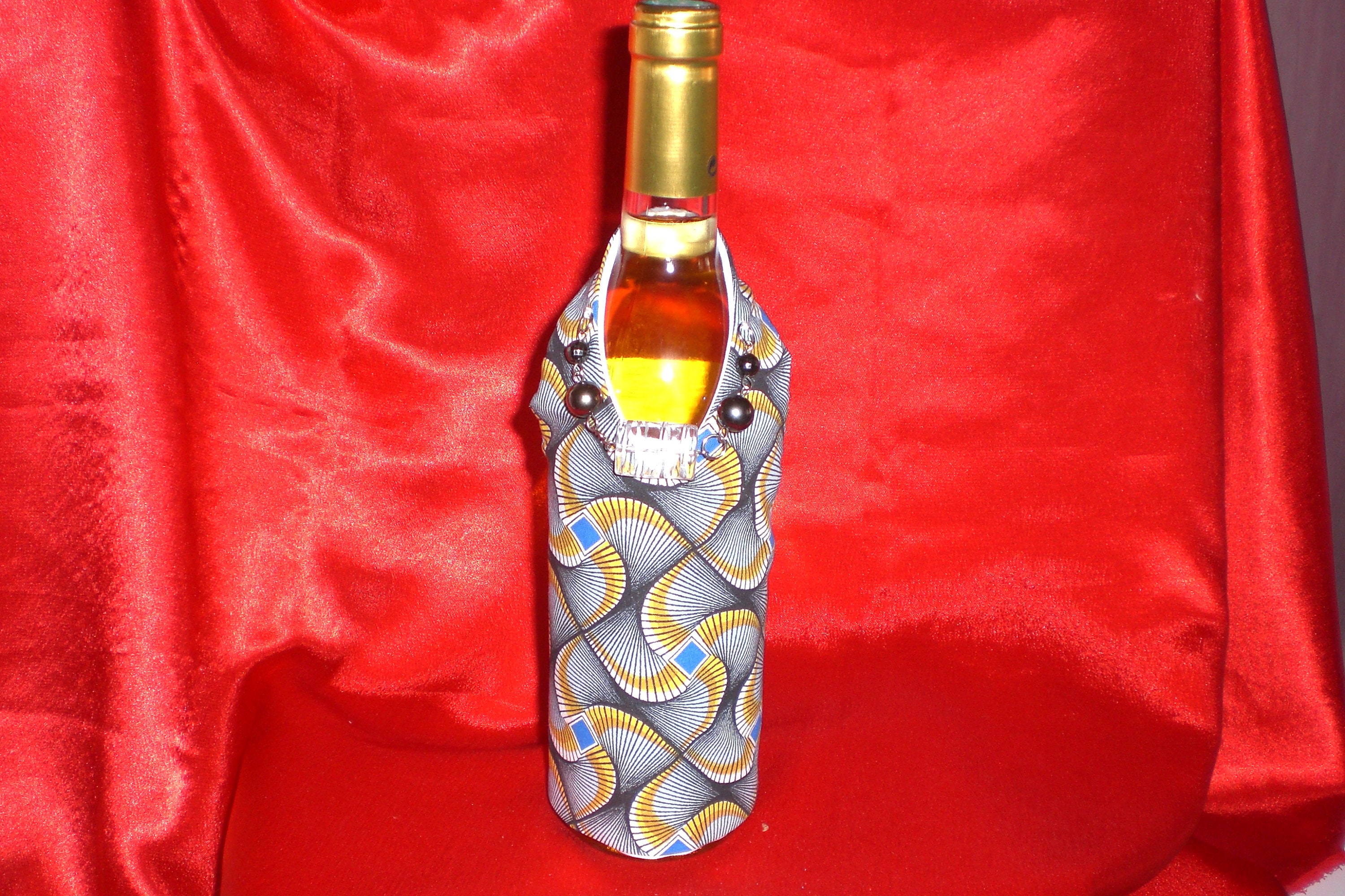 Belle Robe Pour Habiller Vos Bouteilles en Fête