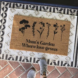Personalised Flowers Doormat For Mum&#39;s Garden Gift, Custom Outdoor Mat, Personalized Floral Doormat, Personalized Front Doormat Gift for Mum