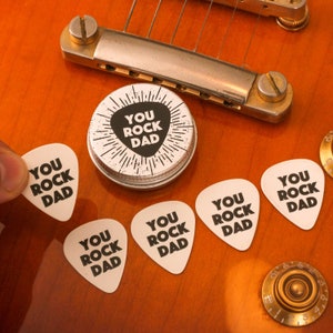 Gepersonaliseerde Rock On Gitaarplectrums en Tin Cadeau voor papa, Aangepaste Gitaarpick, Aangepaste Gitaarpick, Gepersonaliseerde Gitaarpick, Cadeau voor papa