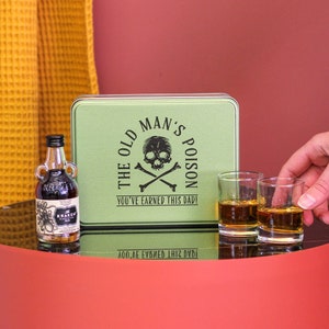 Personalised Skull And Cross Bones Whiskey Gift Set, Fathers Day Gift From Kids, Unique Whiskey Storage Tin, Whiskey Decanter Set, Dad Gifts