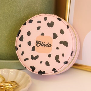 Portagioielli personalizzato con punto dalmata rotondo, portagioielli per donne, portagioielli da viaggio personalizzato, portagioielli in pelle, regali per la mamma