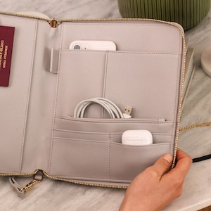 Gepersonaliseerde crèmekleurige technologiekoffer reiscadeau, technologiekoffer reisaccessoires, reisportemonnee dames, opbergruimte elektronische accessoires