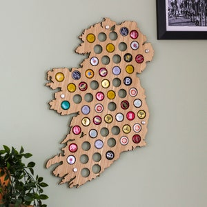 Art mural personnalisé de carte de casquette de bière d'Irlande, collectionneur de casquette de bière, support de casquette de bière, cadeau pour un amateur de bière, décoration d'homme des cavernes, cadeaux de fête des pères