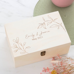 Caja de recuerdo floral personalizada para boda, caja de recuerdo de madera personalizada, regalo de pareja, caja de recuerdo de boda, caja de recuerdo personalizada