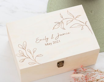 Personalised Floral Keepsake Box For Wedding, Personalized Wooden Keepsake Box, Couple Gift, Wedding Keepsake Box, Personalised Keepsake Box