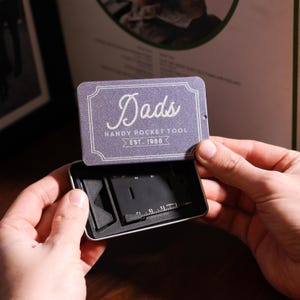 Supporto per telefono personalizzato, multiutensile, in latta, formato carta di credito, gadget, regalo per motociclisti, regalo per fidanzato, regalo da viaggio